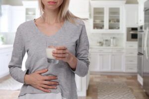 La intolerancia a la lactosa impide digerir el azúcar de la leche.